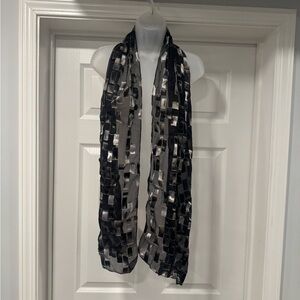 🌷Coldwater Creek Black, White, Grey, Silver Geometric Print Scarf / Wrap